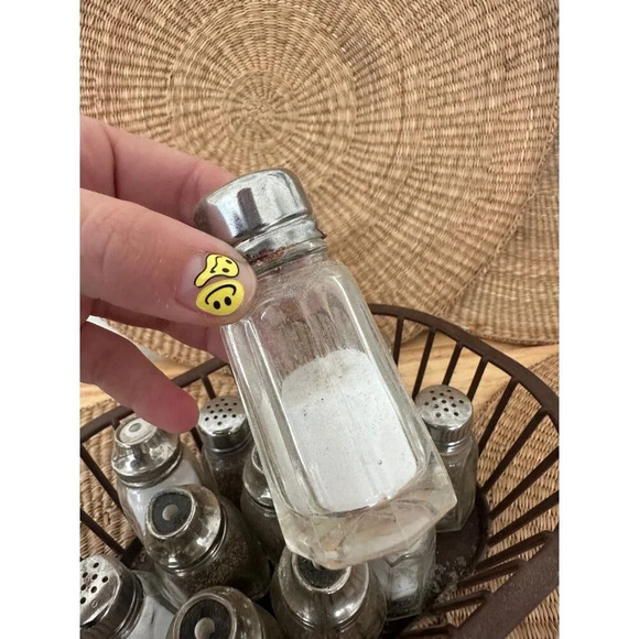 Vintage set of 12 salt and pepper shakers - Picture 9 of 9